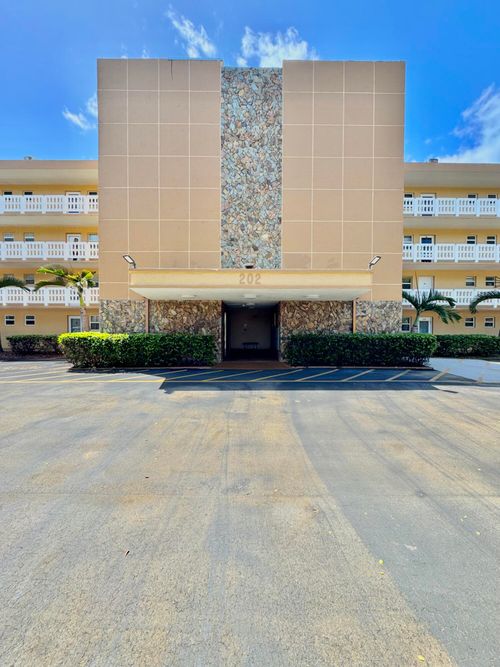 105-202 Se 10th Street, Dania Beach, FL, 33004 | Card Image