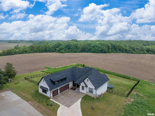 24024 185 Th St, House other with 4 bedrooms, 4 bathrooms and null parking in Bettendorf IA | Image 43
