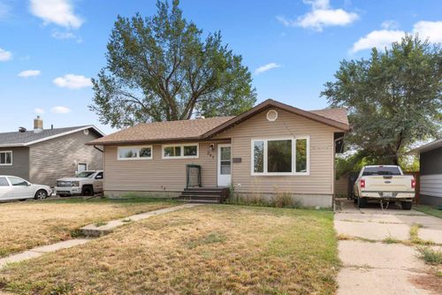 341 12 St Ne, Medicine Hat, AB, T1A5T8 | Card Image
