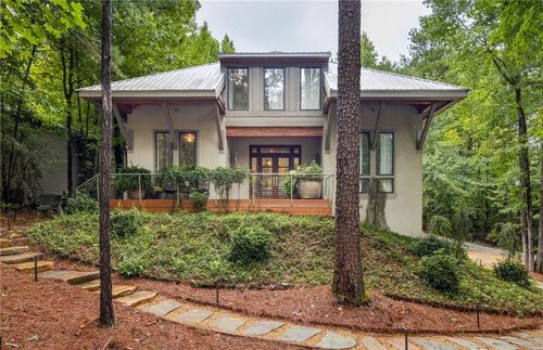 9016 Selborne Ln, Chattahoochee Hills, GA, 30268-2266 | Card Image