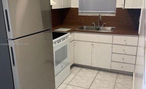 9-400 Se 9th Ct, Hallandale Beach, FL, 33009-7157 | Card Image