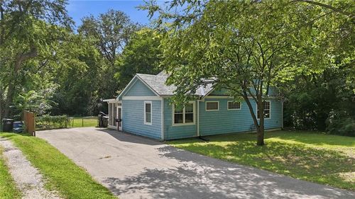 1109 E Gudgell Ave, Independence, MO, 64055-1841 | Card Image