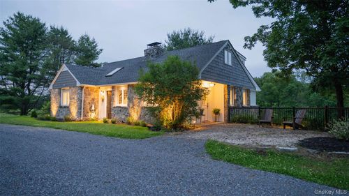 334 Lake Dr, Rhinebeck, NY, 12572-3223 | Card Image