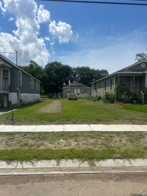 1818 Charbonnet St, New Orleans, LA, 70117-1931 | Card Image