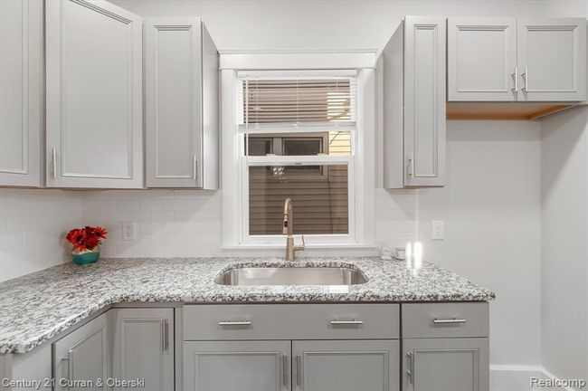 Kitchen with granite countertop and backsplash.jpg | Image 5