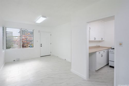 2-1115-C Hassinger Street, Honolulu, HI, 96822 | Card Image