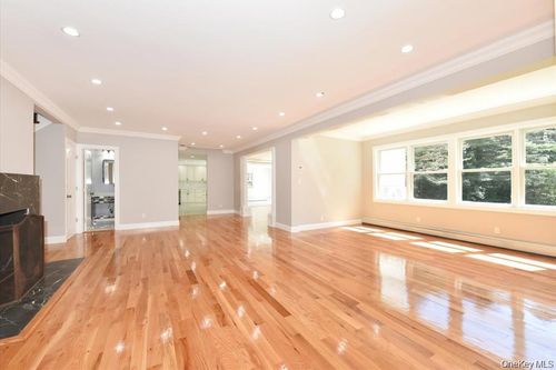 87 Dunlop Dunlop Rd, Huntington, NY, 11743-3936 | Card Image