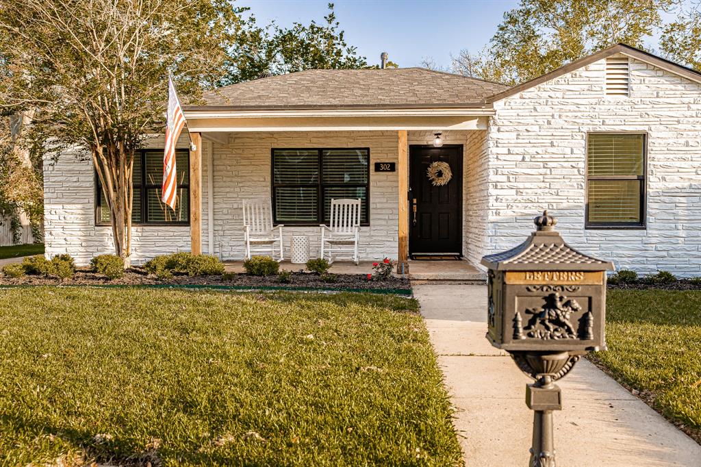 Mansfield St, Brenham, TX 77833