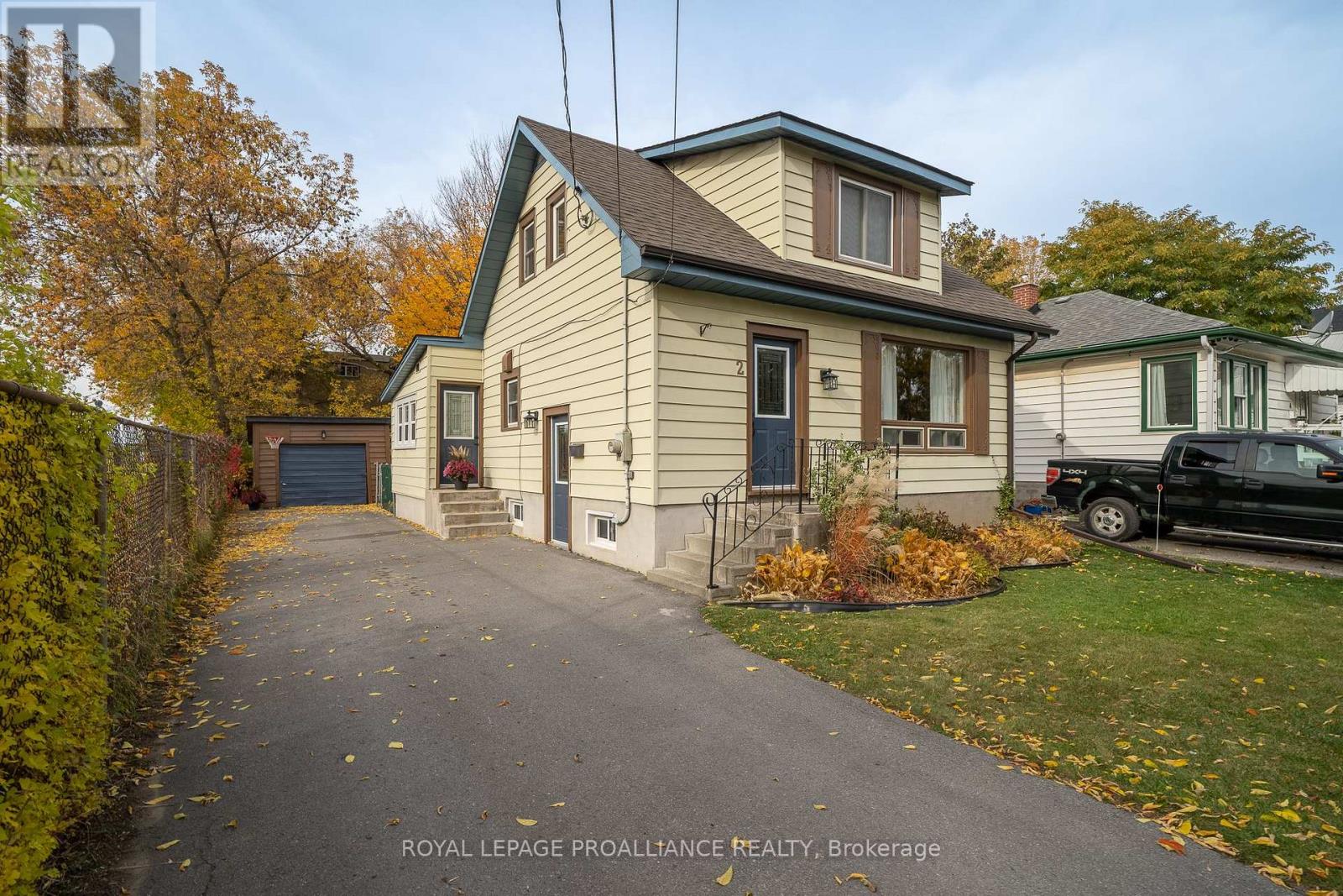 2 Ponton St, For Sale in Belleville Zoocasa