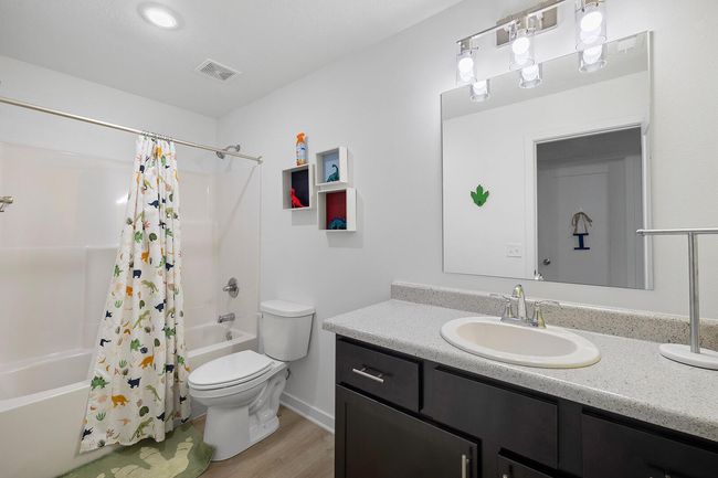 Bathroom Downstairs | Image 31