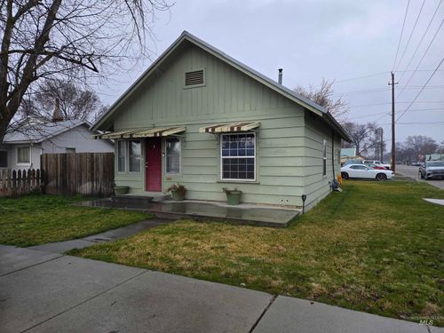 695 N Oregon St, Ontario, OR, 97914-1724 | Card Image