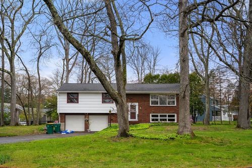 4 Greenwich Rd, Norwood, MA, 02062-1018 | Card Image