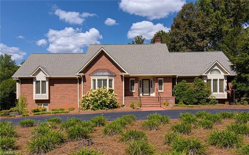 3141 Robinhood Rd, Winston-Salem, NC, 27106-5610 | Card Image