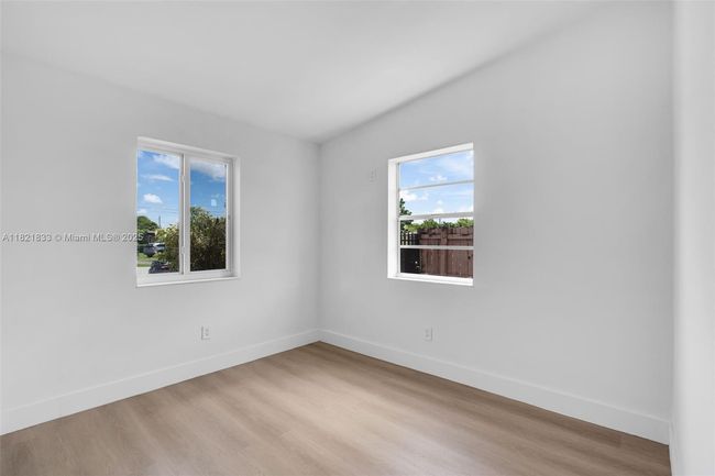 11030 Sw 42 Nd St, House other with 3 bedrooms, 3 bathrooms and null parking in Miami FL | Image 12