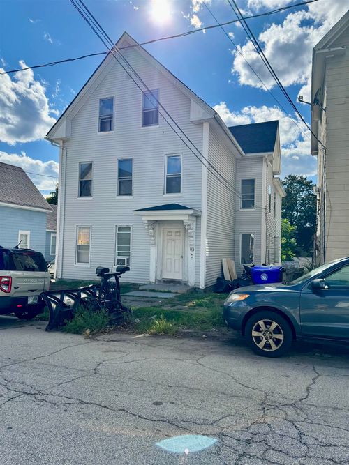82 Ashland St, Manchester, NH, 03104-5114 | Card Image