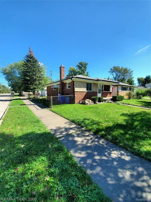 5605 Merrick St, Dearborn Heights, MI, 48125-2875 | Card Image