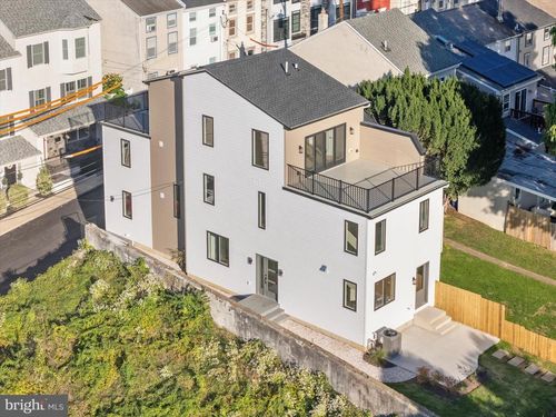 135 W 1st Ave, CONSHOHOCKEN, PA, 19428-2039 | Card Image