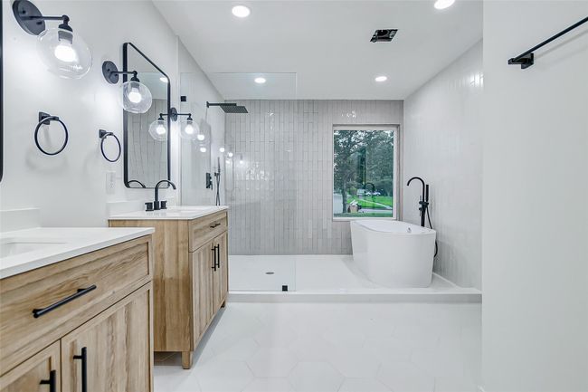 7226 Troulon Dr, House other with 3 bedrooms, 2 bathrooms and 2 parking in Houston TX | Image 9