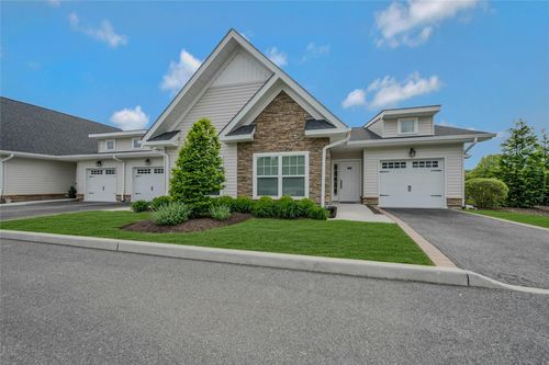 1101-2300 Fox Hill Dr, Calverton, NY, 11933 | Card Image