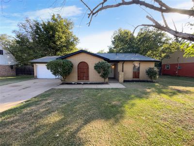 217 Smith Street, House other with 3 bedrooms, 2 bathrooms and null parking in Burleson TX | Image 1