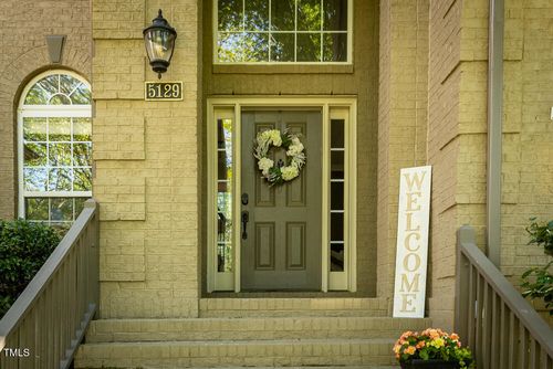 5129 Bartons Enclave Ln, Raleigh, NC, 27613-8570 | Card Image