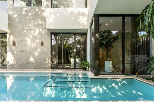 121 2 Nd Dilido Ter, House other with 5 bedrooms, 6 bathrooms and null parking in Miami Beach FL | Image 17