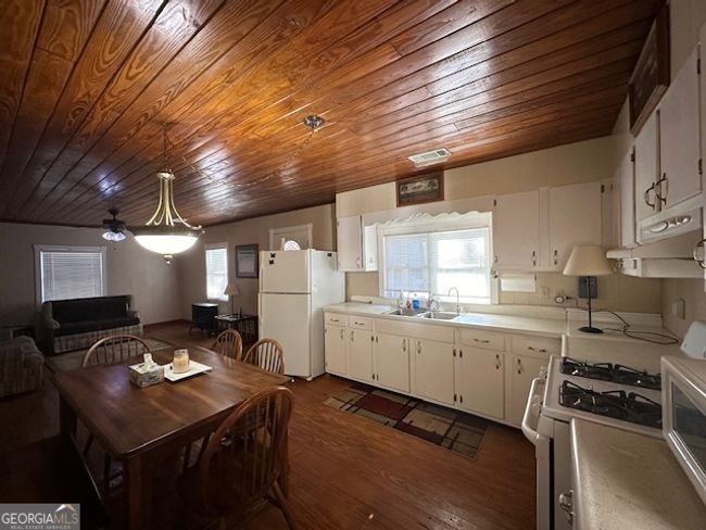 1546 N Highway 19, House other with 2 bedrooms, 1 bathrooms and 1 parking in Glenwood GA | Image 7