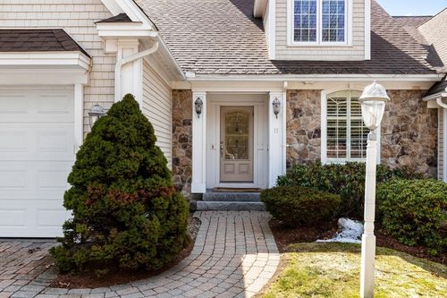 11-11 Swan Ln, Andover, MA, 01810-2844 | Card Image