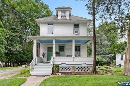 25 Berkeley Ave, Westwood, NJ, 07675-2401 | Card Image