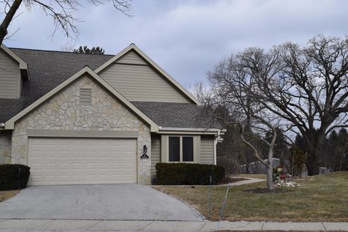 N22 W24122 Cloister Cir, Pewaukee, WI, 53072 | Card Image