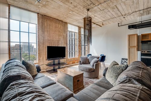 apt-711-1122 Jackson St, Dallas, TX, 75202-5243 | Card Image