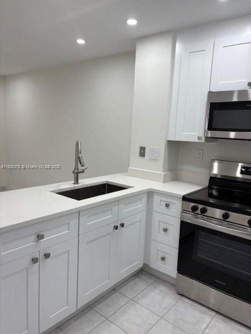 apt-12215-2154 W 60th St, Hialeah, FL, 33016-7709 | Card Image