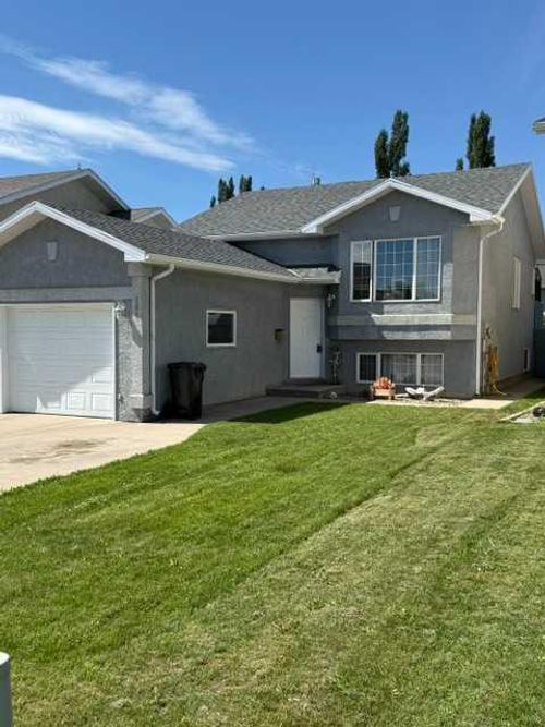 781 Red Crow Blvd W, Lethbridge, AB, T1K7M4 | Card Image