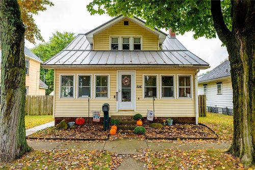 516 Mulvane St, Newcomerstown, OH, 43832-1514 | Card Image