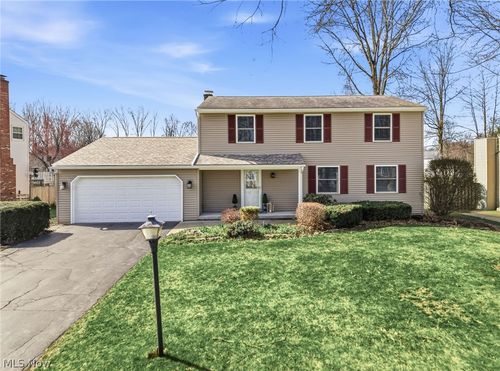 8984 Sherwood Dr Ne, Warren, OH, 44484-1768 | Card Image