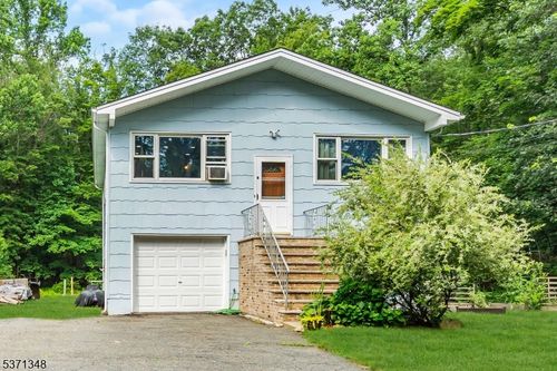 414 Maxim Dr, Andover, NJ, 07821-2913 | Card Image