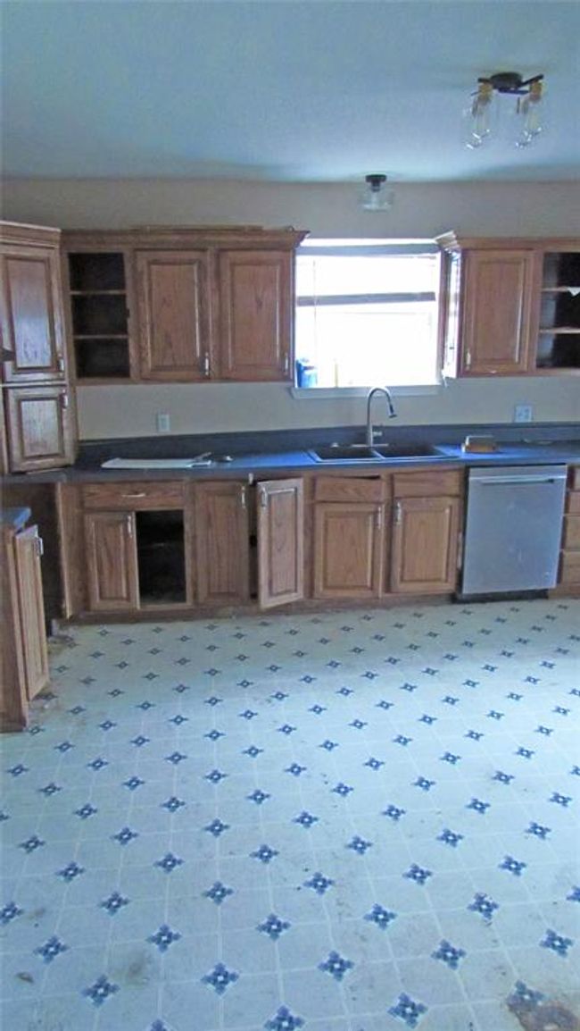 144 N Jeffus St, House other with 4 bedrooms, 1 bathrooms and 1 parking in Deport TX | Image 22