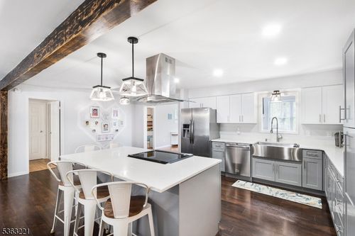 4 Grove St, Newton, NJ, 07860-6849 | Card Image