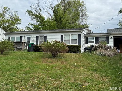 621 Bernard Dr, Belleville, IL, 62223-3212 | Card Image