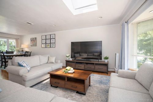 36 Middle Ln, Jericho, NY, 11753-2236 | Card Image