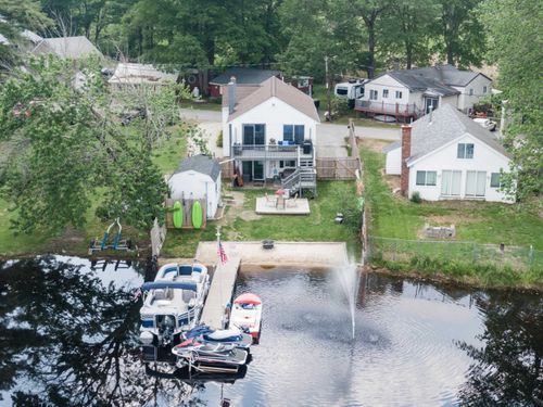 15 Maple St, Kingston, NH, 03848-3312 | Card Image