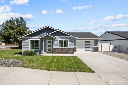 576 Sebastian Way, Wenatchee, WA, 98801 | Card Image