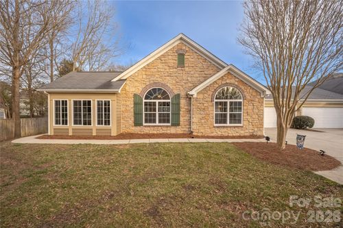 5515 Prosperity View Dr, Charlotte, NC, 28269-2332 | Card Image
