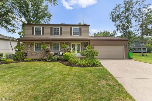 578 Martinique Cir, Stow, OH, 44224-1127 | Card Image