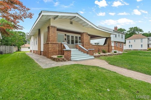 304 Sotier Pl, Wood River, IL, 62095-2306 | Card Image
