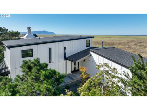 89026 Ocean Dr, Warrenton, OR, 97146-7182 | Card Image