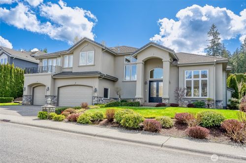 8225 155th Ave Se, Newcastle, WA, 98059-9278 | Card Image