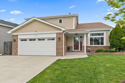 1041 N Cardinal Dr, Palatine, IL, 60074-8763 | Card Image
