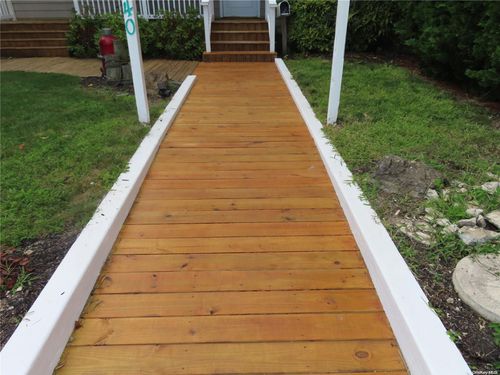 240 W Riviera Dr, Lindenhurst, NY, 11757-6835 | Card Image