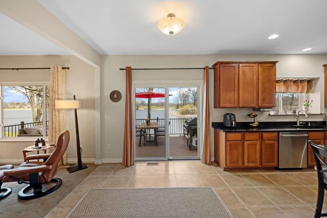 Doorwall w/lakeview & Indianwood golf course view | Image 29